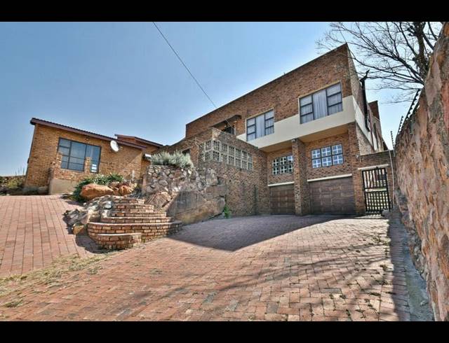 4 BEDROOM HOUSE FOR SALE IN WINCHESTER HILLS